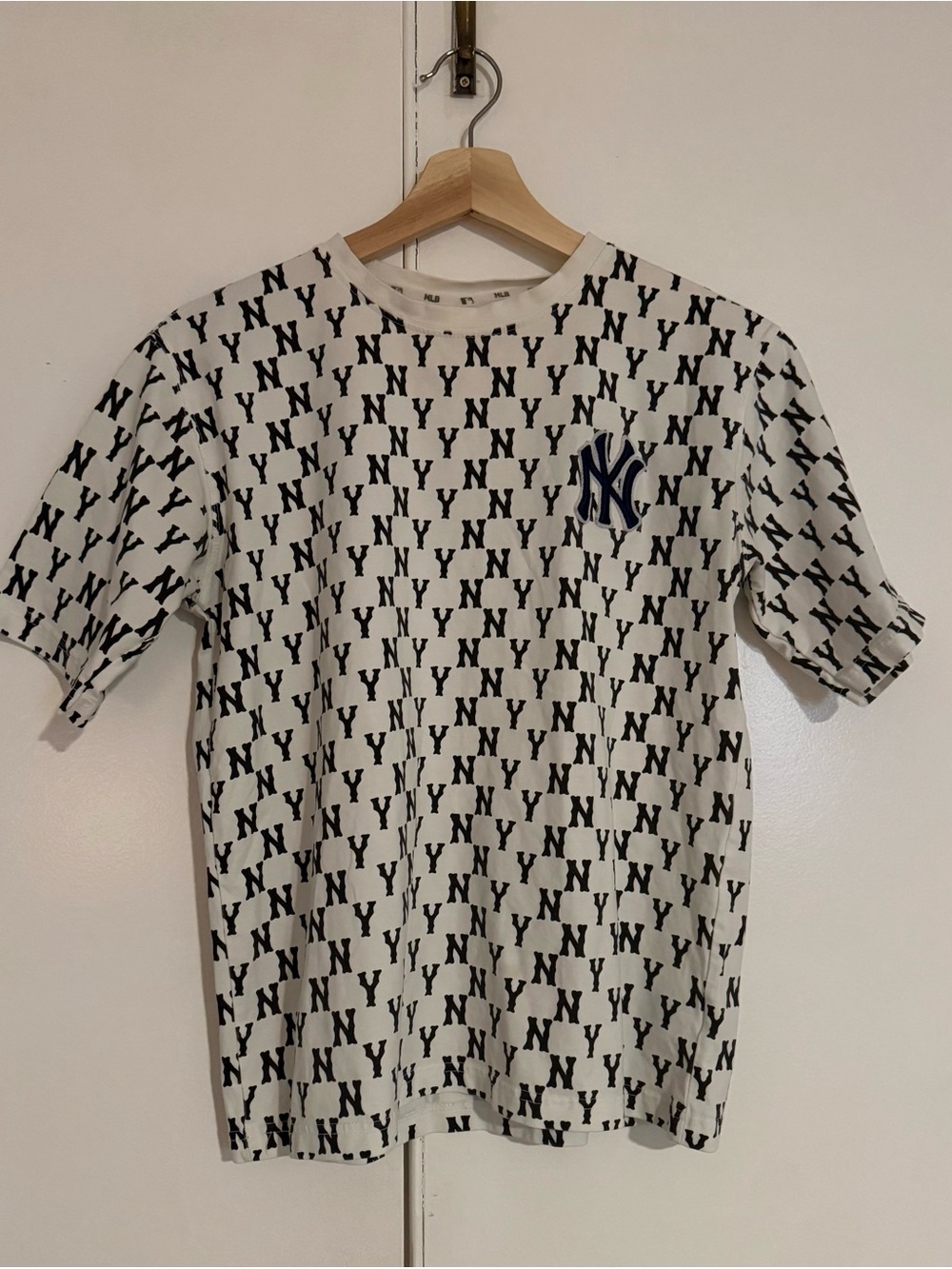 MLB NY Yankees All Over Logo Tee Kids Size S
